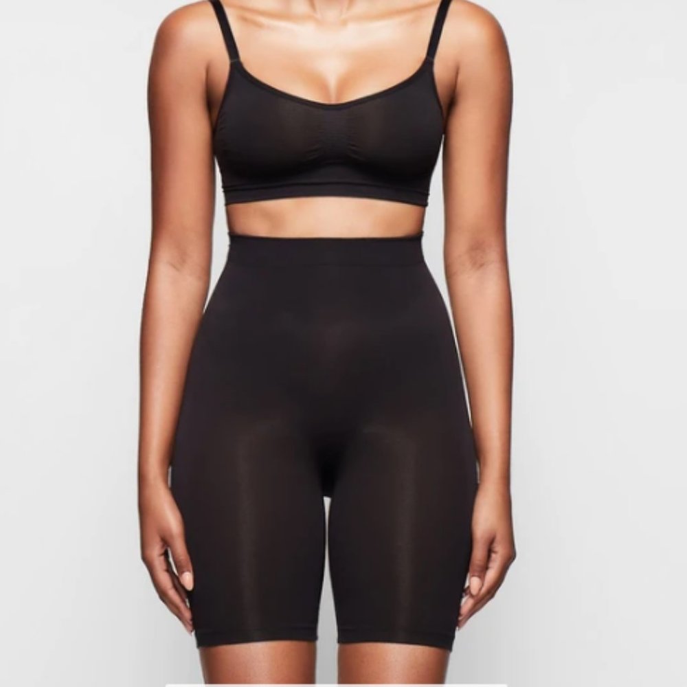 SKIMS CORE CONTROL SHORT MID THIGH